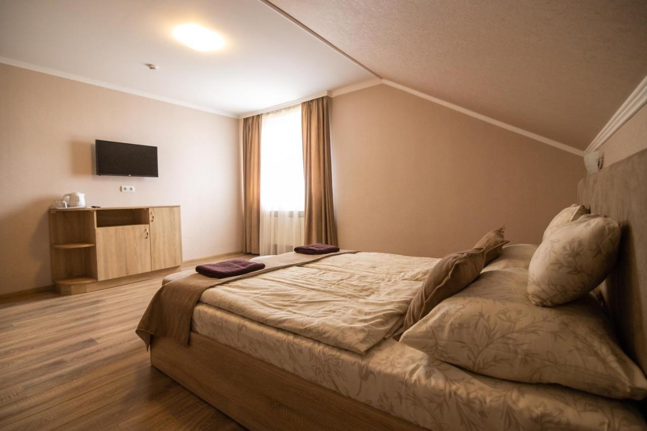 Praktik Hotel & Restaurant Береговое Экстерьер фото