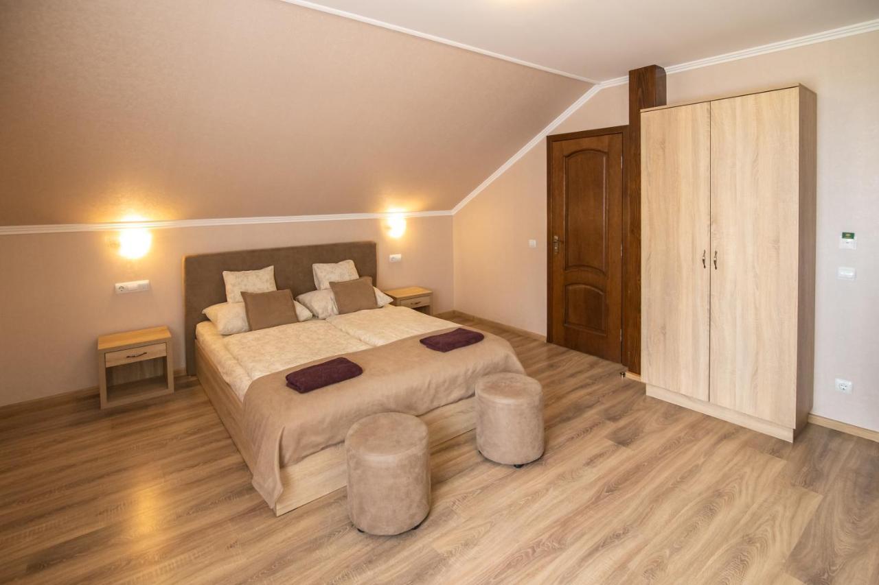 Praktik Hotel & Restaurant Береговое Экстерьер фото