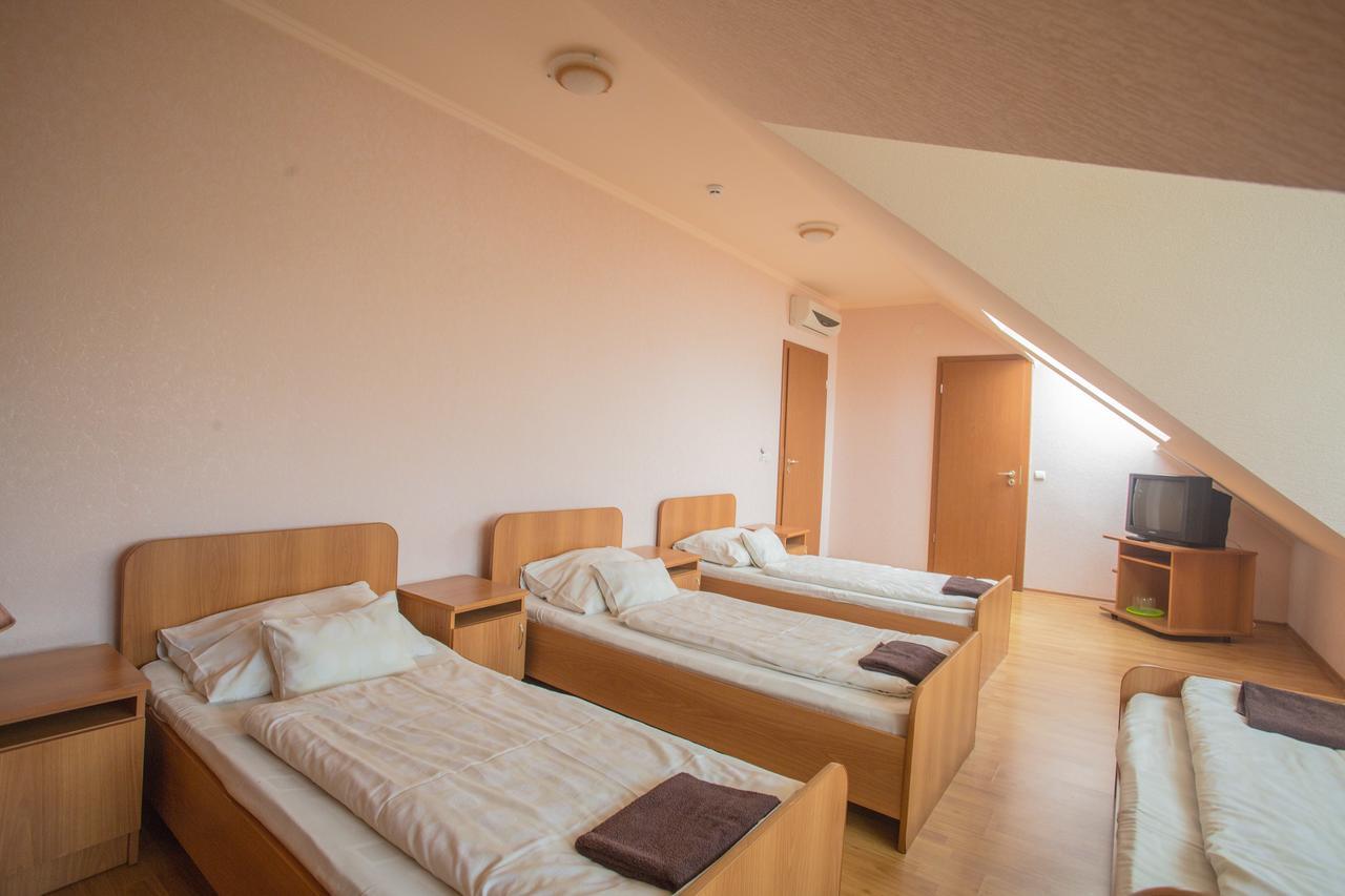 Praktik Hotel & Restaurant Береговое Экстерьер фото