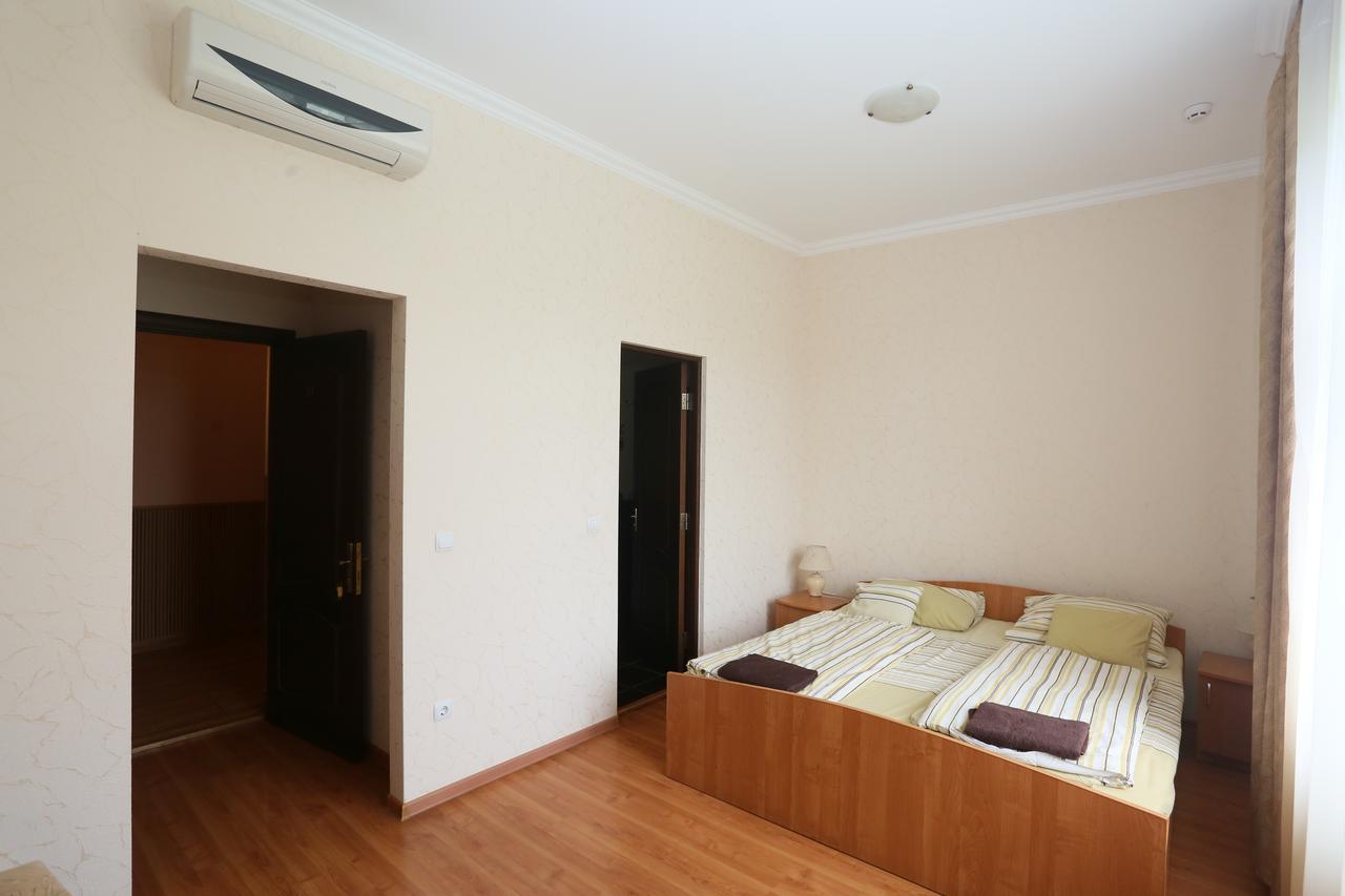 Praktik Hotel & Restaurant Береговое Экстерьер фото