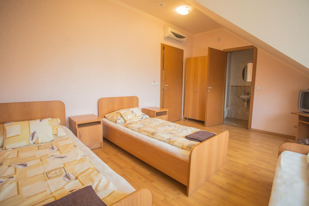 Praktik Hotel & Restaurant Береговое Экстерьер фото