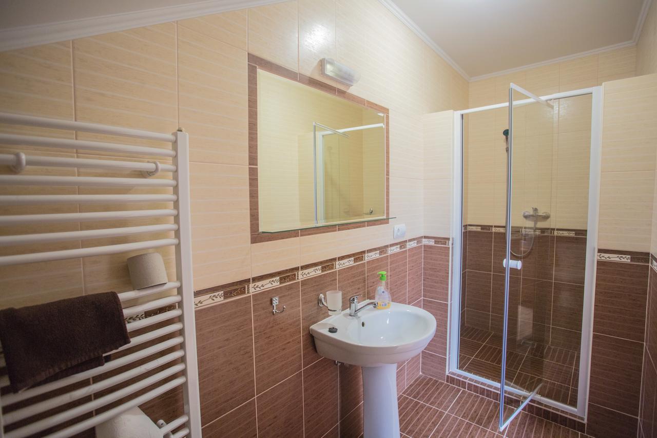 Praktik Hotel & Restaurant Береговое Экстерьер фото